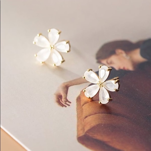Jewelry - 925 Sterling Silver Flower Stud Earrings